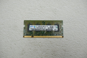 Samsung 1GB DDR2 laptop memória 800MHz M470T2864FB3-CF7