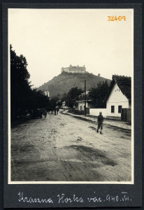 Utcakép a várral, Krasznahorkaváralja, Felvidék, vár, kastély, helytörténet, 1940, 1940-es évek, ...