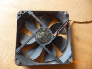12 cm-es ventillátor