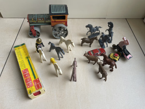 Vegyes retro játékcsomag - - Schenk lovakkal - - 1.- Ft-ról