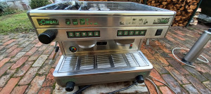 La Cimbali Bistro M30 DT/2 ipari kétkaros kávéfőző gép + kávédaráló és vízlágyító együtt eladó