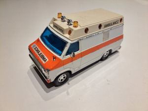 Matchbox  -  Superkings  K-38 Dodge Van Ambulance
