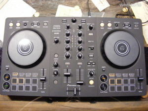 Pioneer DJ DDJ - FLX4 fekete kétcsatornás DJ kontroller ! + Sony  Fejhallgató + Mikrofon + porvédő