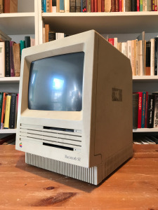 Macintosh SE M5011 retró apple számítógép - nincs tesztelve