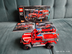42075 - LEGO Technic Mentőjármű (First responder)