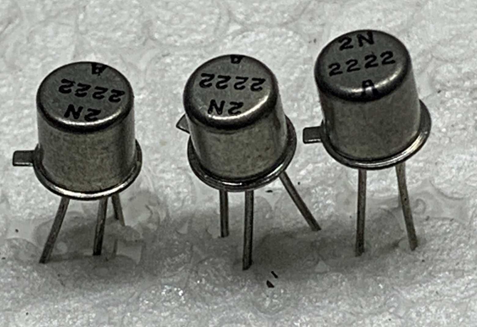 3db 2N2222 TRANZISZTOR EGYÜTT 0304f