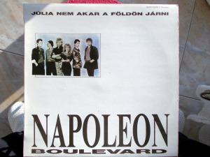 Napoleon Boulevard; Júlia nem akara a földön járni  LP