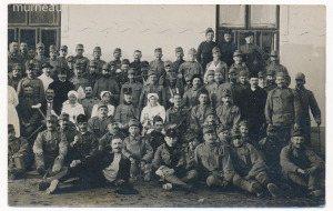 I. vh-s eredeti fotó, kül. nemzetiségű, fegyvernembeli lábadozó katonák, huszárok, egy kórházban
