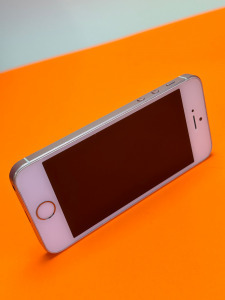 iPhone SE - 32 GB - Max-akku-kapacitás 77 % - Független - 19950 Ft iPhone postázással együtt !!