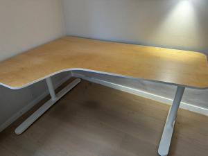 Ikea számítógépasztal