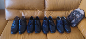 4 pár bőr férfi cipő szandállal és ajándék papucsokkal