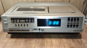 HITACHI VT-8040E VHS videomagnó - felültöltős retro videomagnó