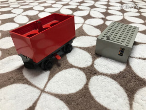LEGO vasút, vonat - régi vagon és elemtartó