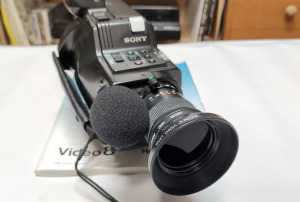 SONY Handycam Pro Video 8 formátumú camcorder sok kiegészítővel