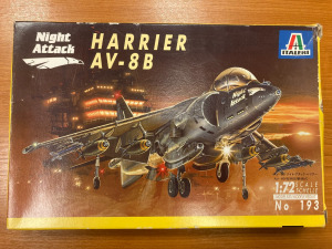 Italeri 193 AV-8B Night Attack Harrier amerikai repülő 1:72 - bontott, elkezdett, 1 alk. hiányzik