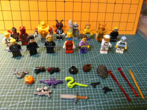 Lego figurák 16 db  + egyebek a fotók szerint !